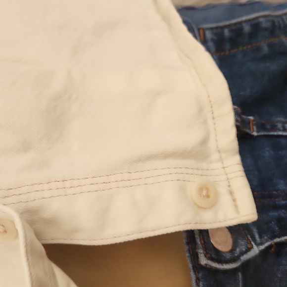 DENIM PLEATED CROPPED BUTTON UP BLOUSE - Picture 4 of 11